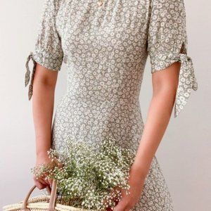 NWOT Green Floral Breath of youth midi dress